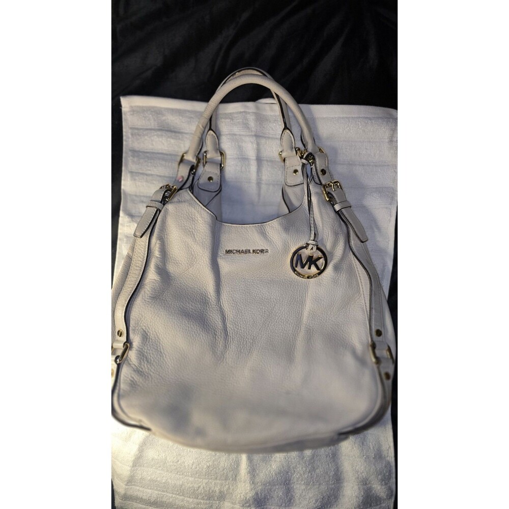 Michael Kors White Cream Pebbled Shoulder Bag Zip Closure Gold Hardware MK Charm